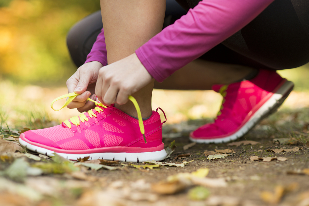 runner tying laces